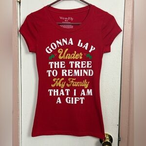 Wound Up Juniors I Am The Gift Holiday Graphic Tee Women’s XS (1)